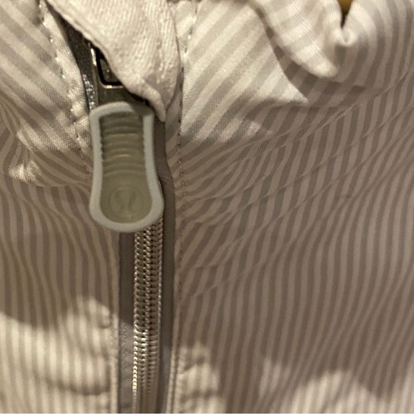 Lululemon Run Jacket - White, Lined with hood and a ton of pockets - size 8 - Picture 11 of 15